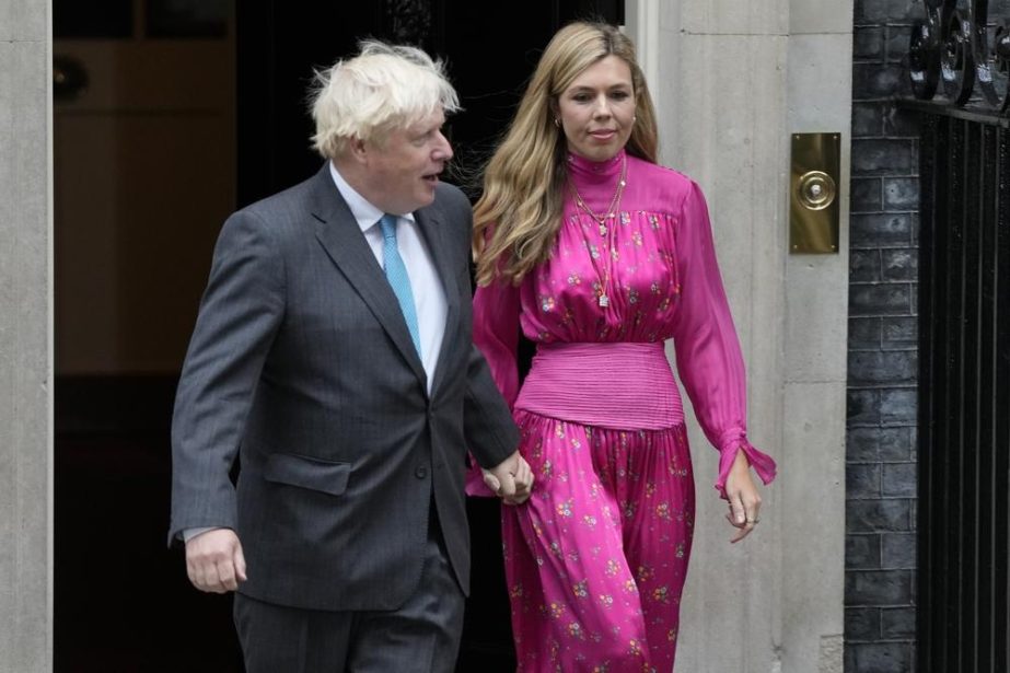 Outgoing British Prime Minister Boris Johnson arrives with his wife Carrie to speak outside Downing Street in London, Tuesday, Sept. 6, 2022 before heading to Balmoral in Scotland, where he will announce his resignation to Britain's Queen Elizabeth II.