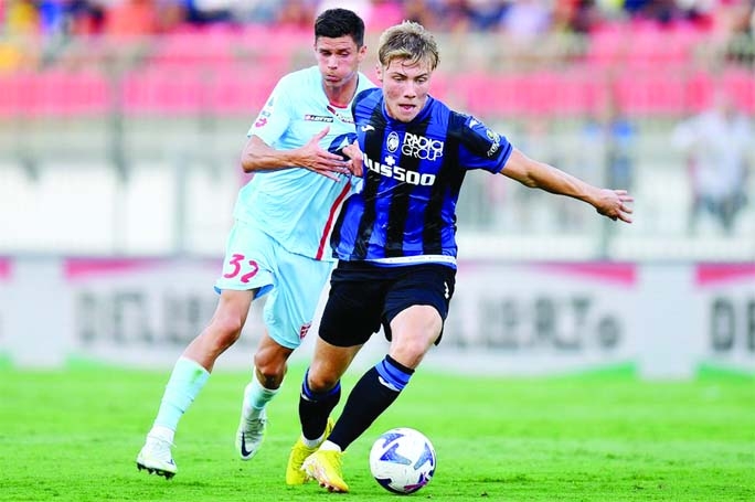 Atalanta's Rasmus Hojlund (right) in action with Monza's Matteo Pessina during their Serie A footbal match at Stadio Brianteo, Monza, Italy on Monday.