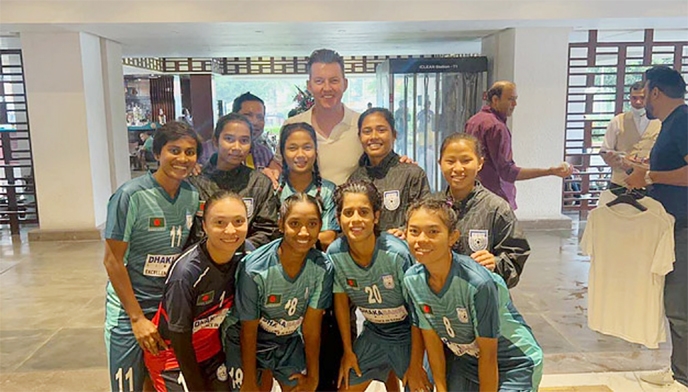 Members of Bangladesh Women's Football team with legendary Australian pacer Brett Lee at a hotel in Kathmandu on Friday.