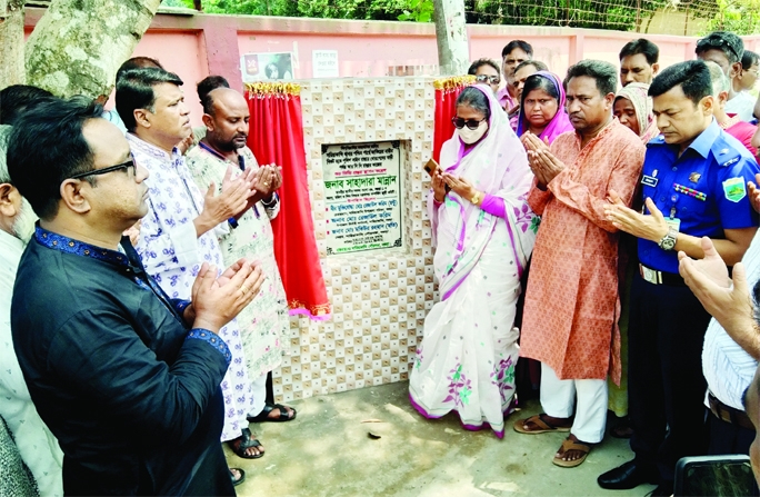 SARIAKANDI (Bogura): Sahadara Mannan MP offers Munajat after inaugurating the three development projects at Sariakandi Upazila as the Chief Guest on Wednesday.