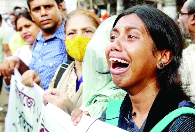 Marium Mannan, a student of Tejgaon College bursts into tears while talking with journalists about missing her mother for 16 days. She along with her family members stages a human chain in front of the National Press Club in the capital on Saturday.
