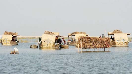 Pakistan's biggest lake, Manchar Lake, is on the verge of bursting its banks and flooding surrounding areas.