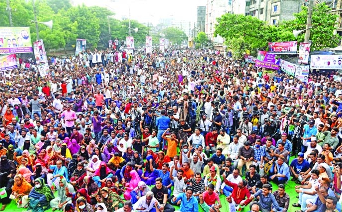 Leaders and activists of BNP from five thanas (Sutrapur, Wari, Gendaria, Kotwali, Bangshal) stage a huge rally protesting the latest hike in fuel prices, increase of essential commodity prices, and power crisis in the city’s Dholaikhal area on Friday.