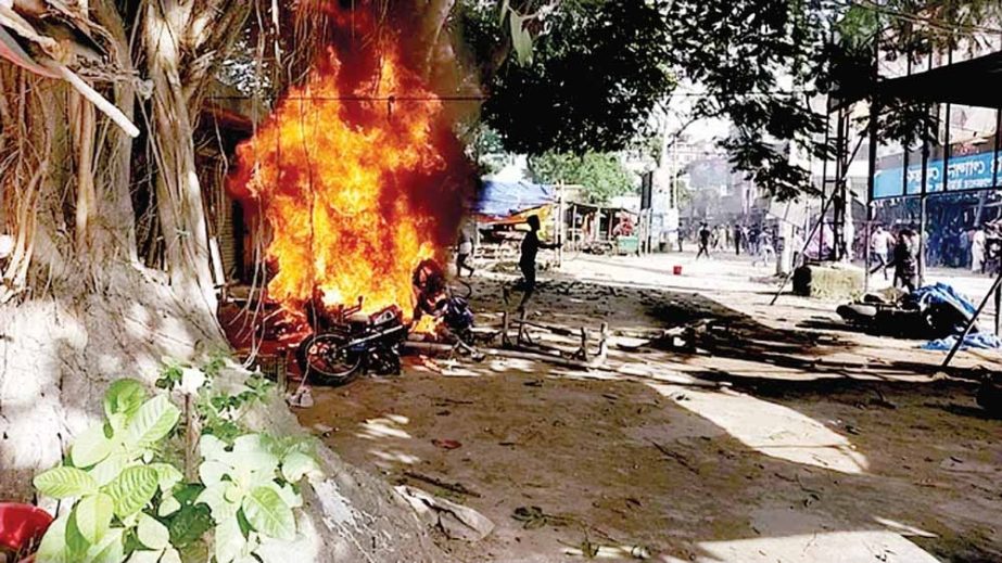 Mukterpur old ferry ghat area in Munshiganj district turns into a battle field, as a clash took place between BNP supporters and police on Wednesday, leaving 90 people injured. Several motorcycles are seen burning in the picture. NN photo