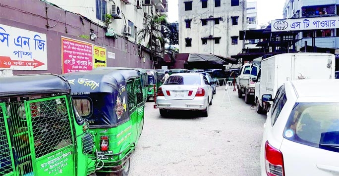 Hundreds of vehicles stuck in a long queue at a filling station in city’s Uttara area on Thursday due to low pressure of gas.