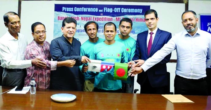 Former Adviser to Caretaker Government Dr. Hossain Zillur Rahman, among others, at the exhibition of national flags of Bangladesh and Nepal after the press conference on Bangladesh-Nepal joint expedition in Himalaya at the Jatiya Press Club on Friday.