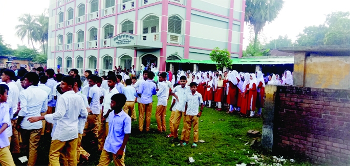 GOMOSTAPUR (Chapainawabganj): Students of Ragabari Yunus Sarani School and College boycott classes and brought out procession on Tuesday protesting corruption of high officials of Managing Committee including the principal and recently.